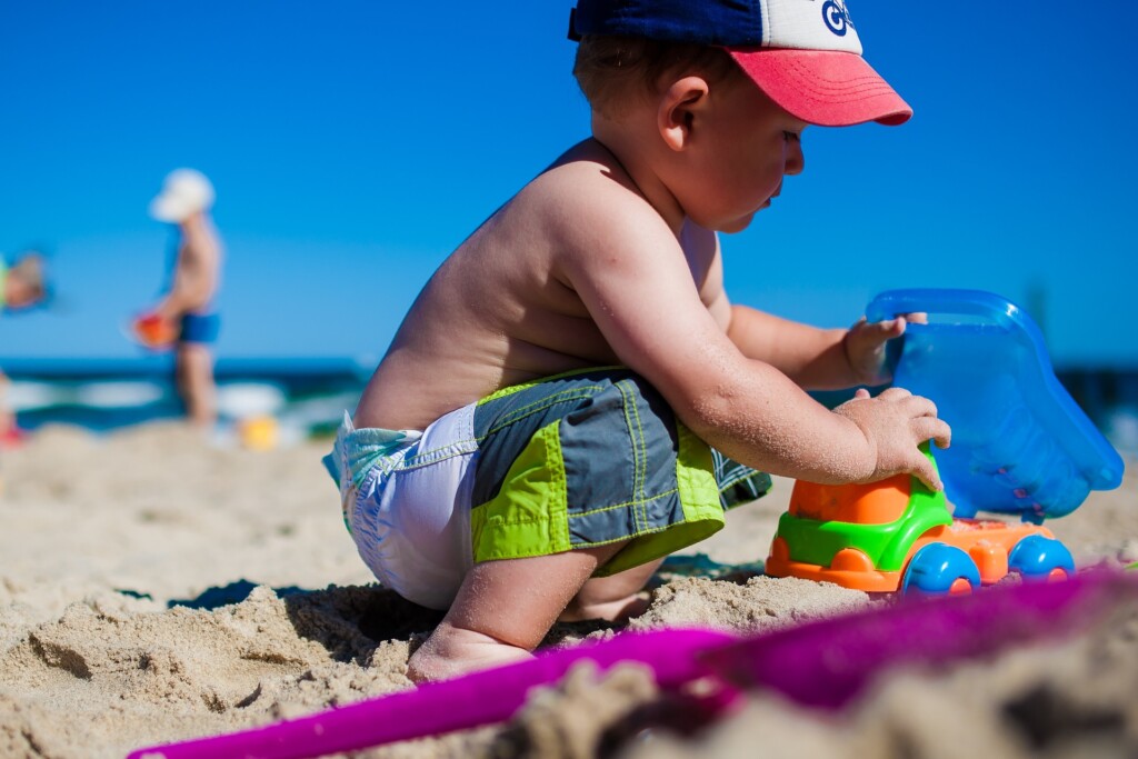 zdjęcie dziecka na plaży