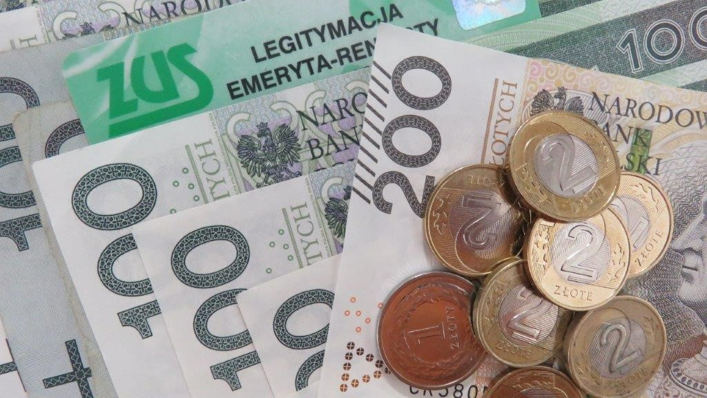 Zdjęcie banknotów i bilonów PLN.