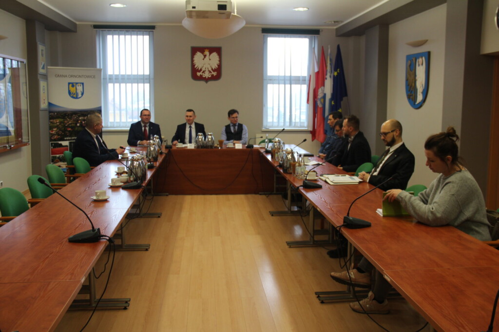 Zdjęcie ze spotkania z lokalnymi przedsiębiorcami w ramach Klastra Energii - Ornontowice, 24 stycznia 2023 roku. 