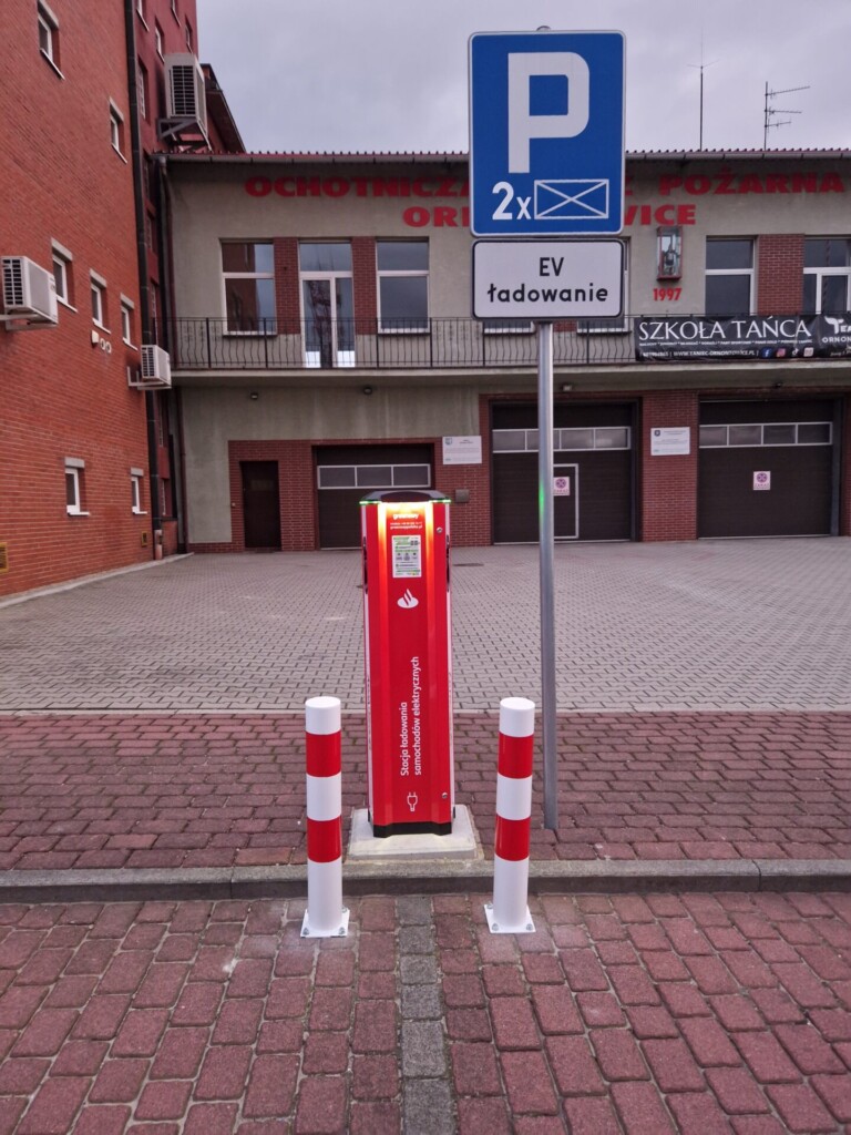 Zdjęcie stacji ładowania pojazdów elektrycznych. 