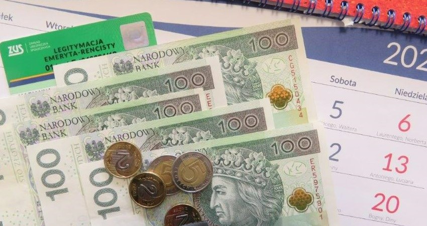Grafika ZUS: pieniądze, kalendarz, legitymacja emeryta-rencisty