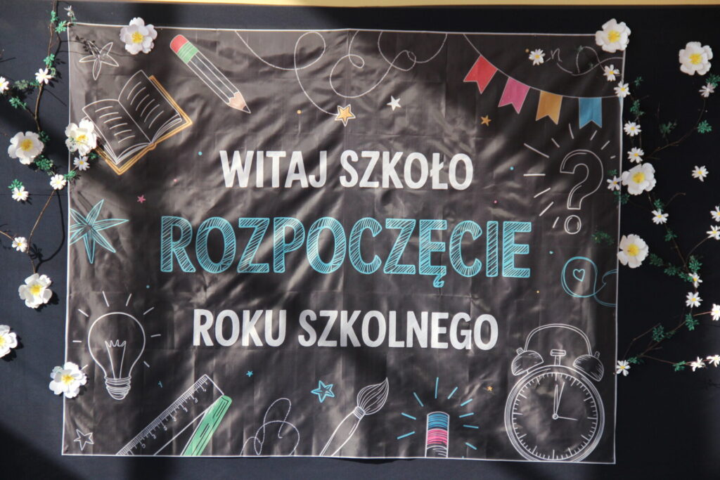 Zdjęcie z rozpoczęcia roku szkolnego 2025/2026 w Zespole Szkolno-Przedszkolnym w Gminie Ornontowice. Zdjęcie z rozpoczęcia roku szkolnego 2025/2026 w Zespole Szkolno-Przedszkolnym w Gminie Ornontowice.