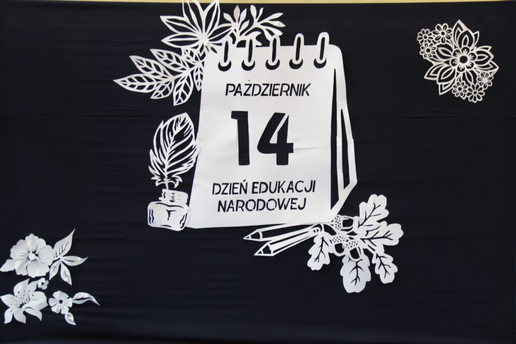 Zdjęcie z obchodów Dnia Edukacji Narodowej.  Zdjęcie z obchodów Dnia Edukacji Narodowej.