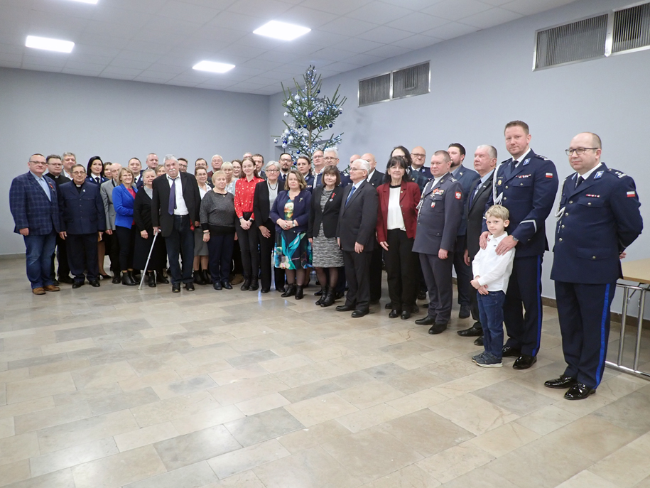 Zdjęcie ze spotkania opłatkowego - Ogólnopolskie Stowarzyszenie "Rodzina Policyjna 1939 r.". Zdjęcie ze spotkania opłatkowego - Ogólnopolskie Stowarzyszenie "Rodzina Policyjna 1939 r.".