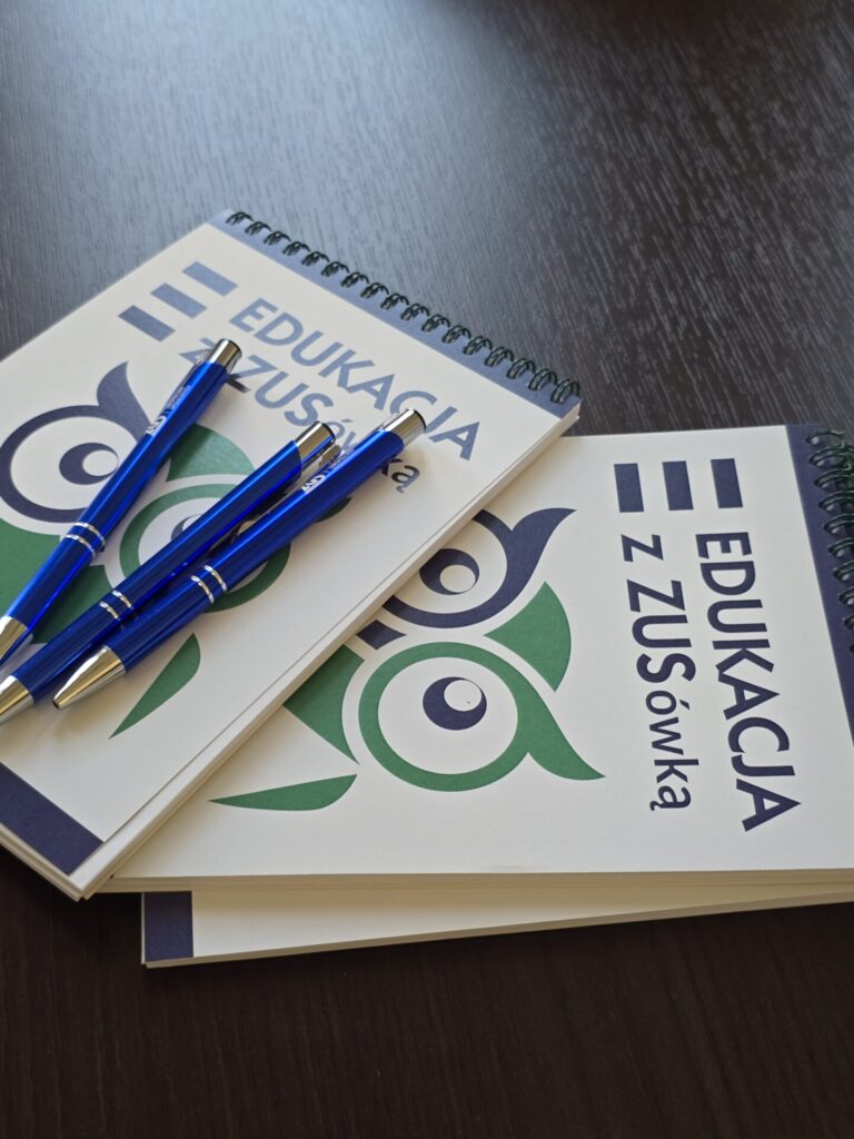 Grafika ZUS: notes, długopisy Grafika ZUS: notes, długopisy